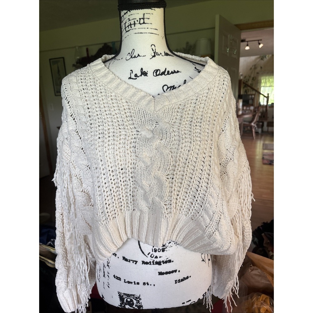 Hooked Up V-Neck Fringed Cable Knit Cropped Sweater Medium Ivory